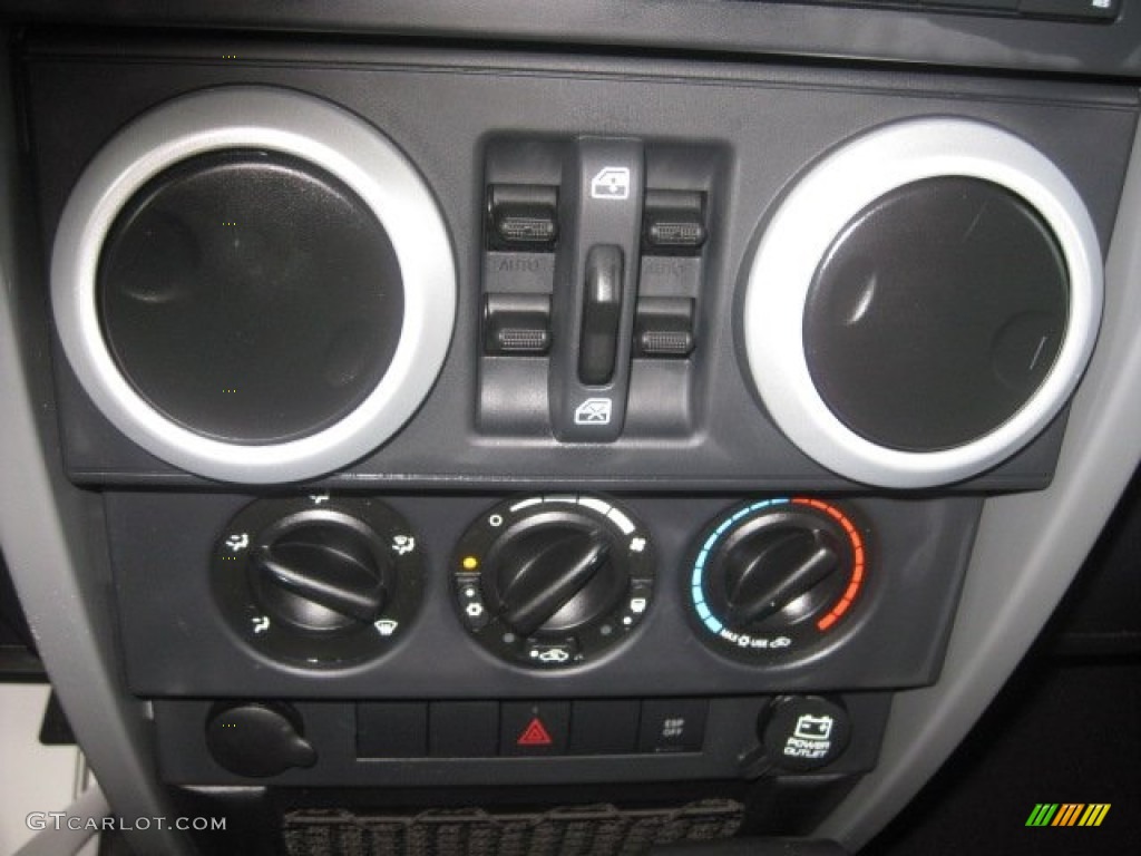2009 Jeep Wrangler Unlimited Sahara 4x4 Controls Photo #53777233