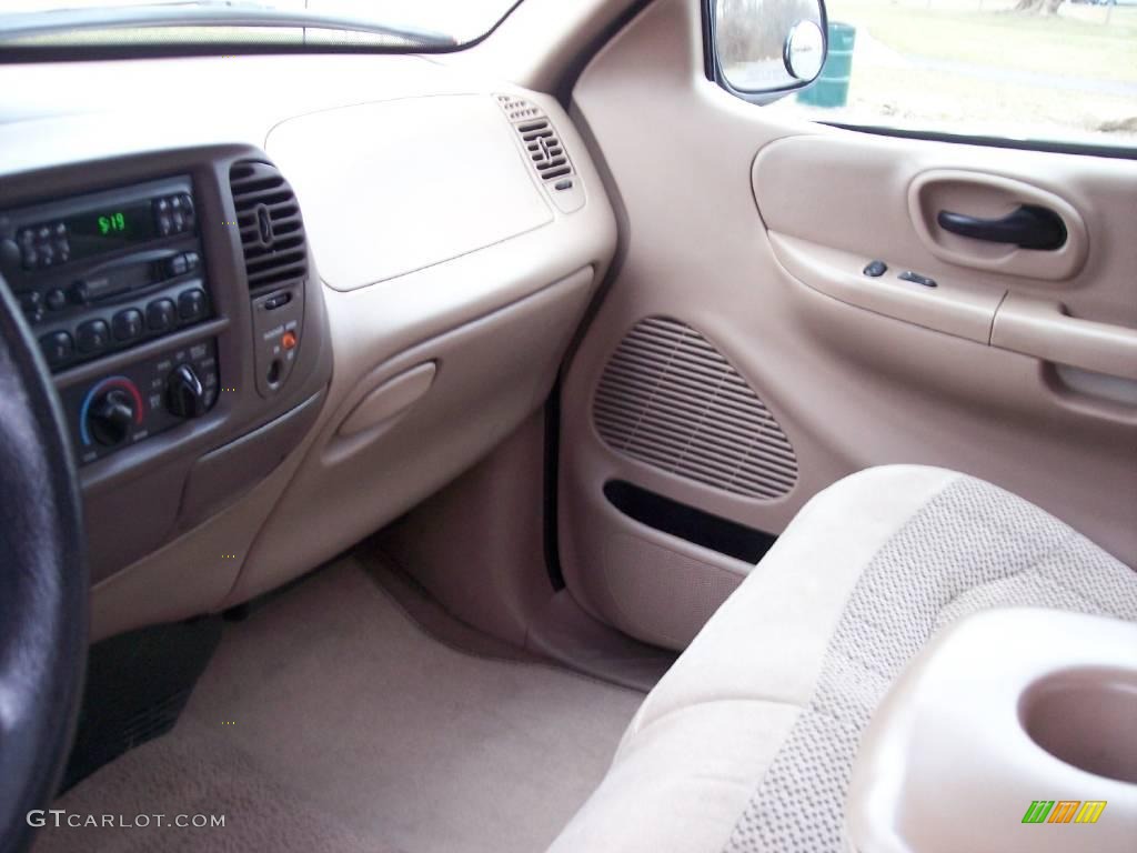 1999 F150 XLT Extended Cab 4x4 - Woodland Green Metallic / Medium Prairie Tan photo #37