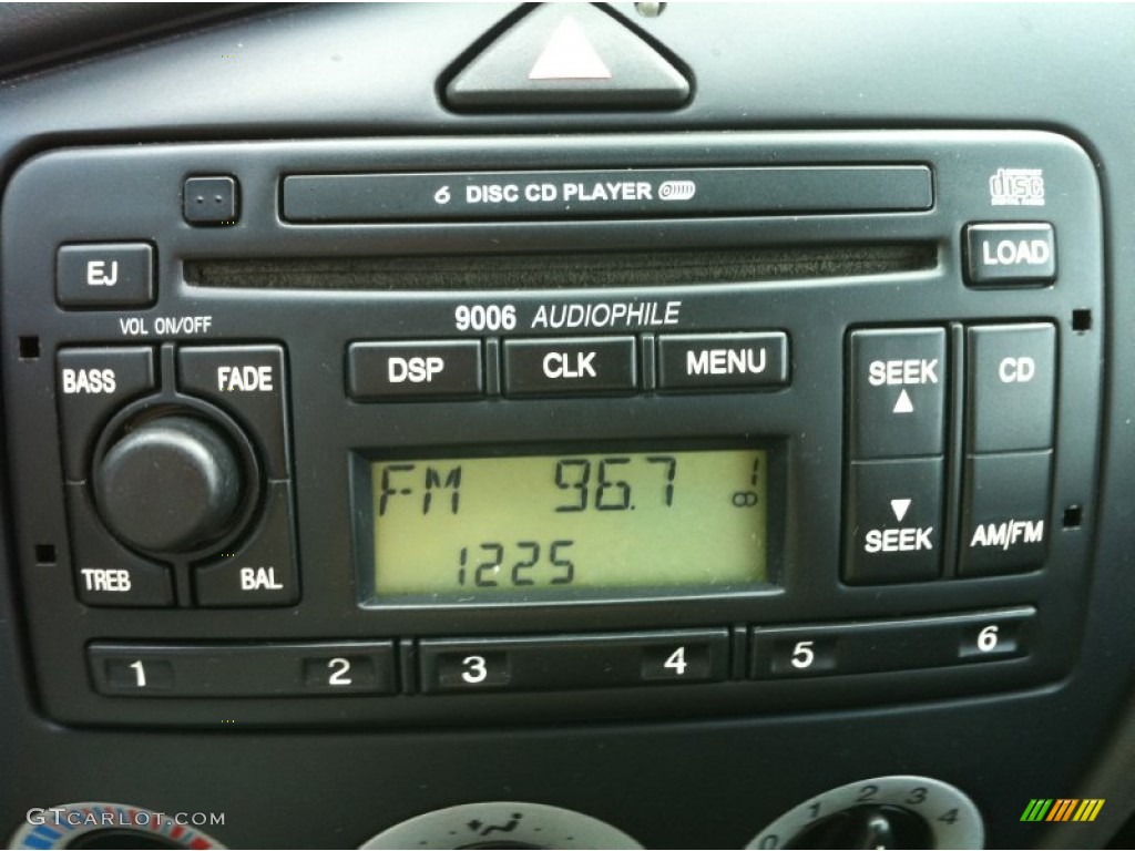 2002 Ford Focus SVT Coupe Audio System Photos