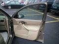 2005 Arizona Beige Metallic Ford Focus ZX4 SE Sedan  photo #23