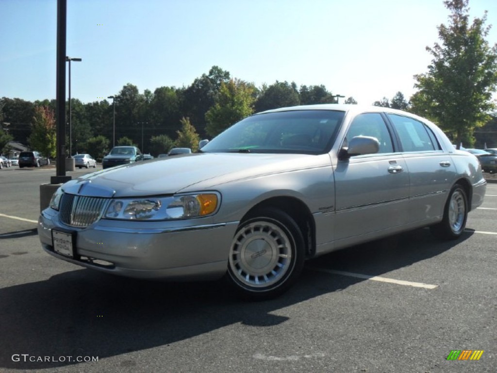 Silver Frost Metallic Lincoln Town Car