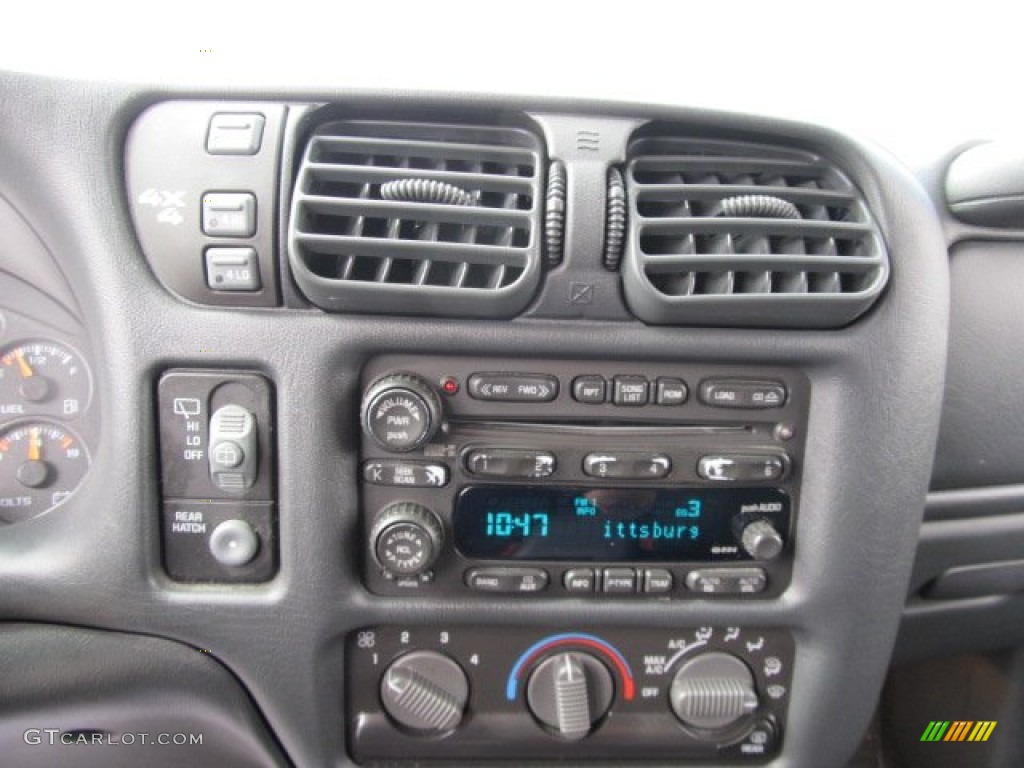 2004 Chevrolet Blazer LS ZR2 4x4 Audio System Photos