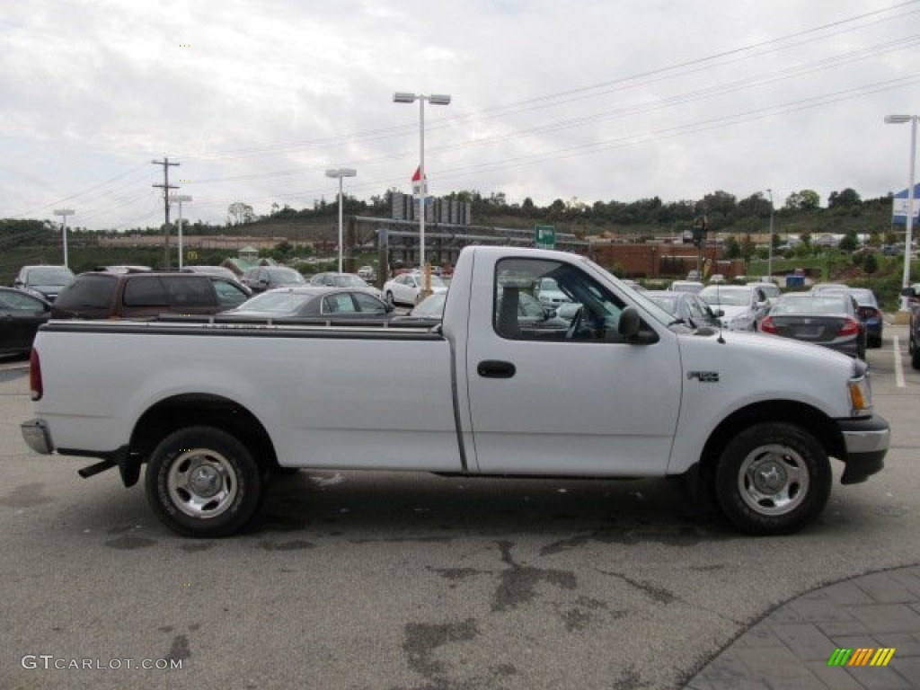 2002 F150 XL Regular Cab - Oxford White / Medium Parchment photo #8
