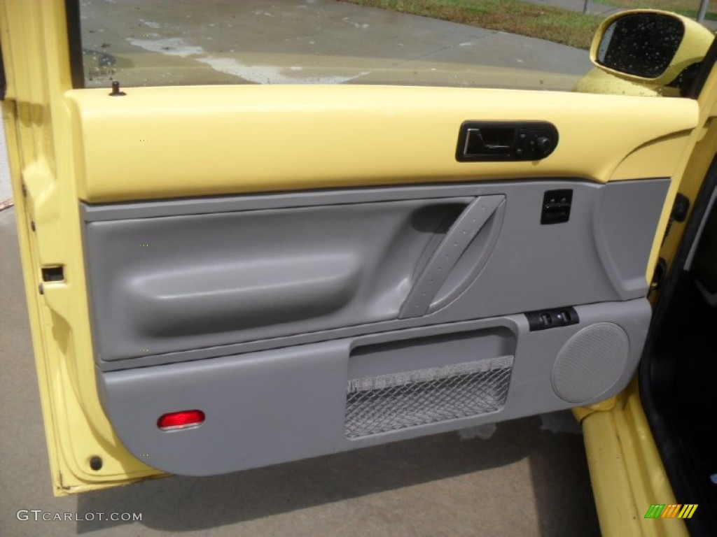 2003 Volkswagen New Beetle GLX 1.8T Coupe Black Door Panel Photo #53793607