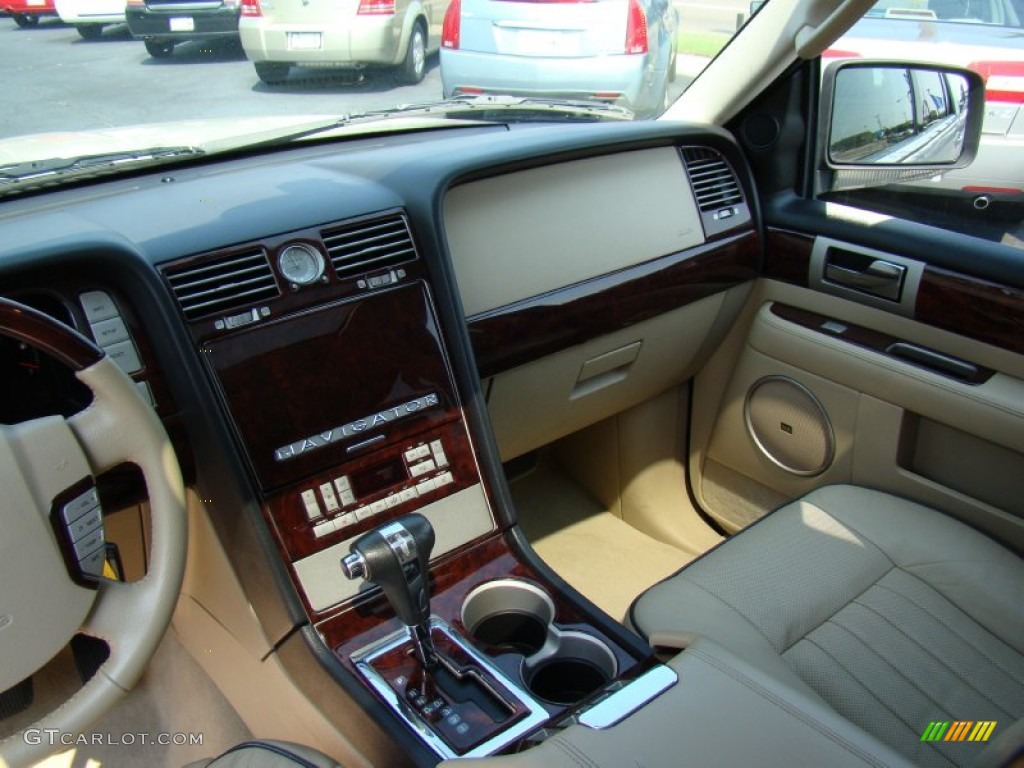 2006 Navigator Luxury - Cashmere Tri-Coat / Camel photo #24