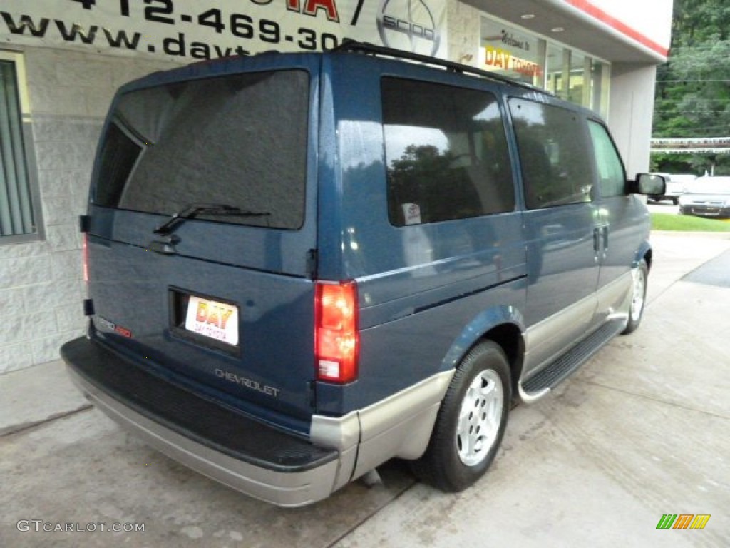 2005 Astro LS AWD Passenger Van - Medium Cadet Blue Metallic / Medium Gray photo #2