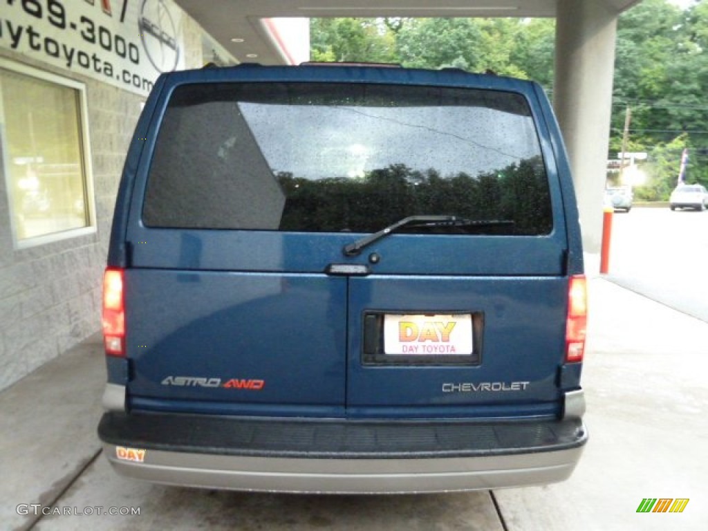 2005 Astro LS AWD Passenger Van - Medium Cadet Blue Metallic / Medium Gray photo #3