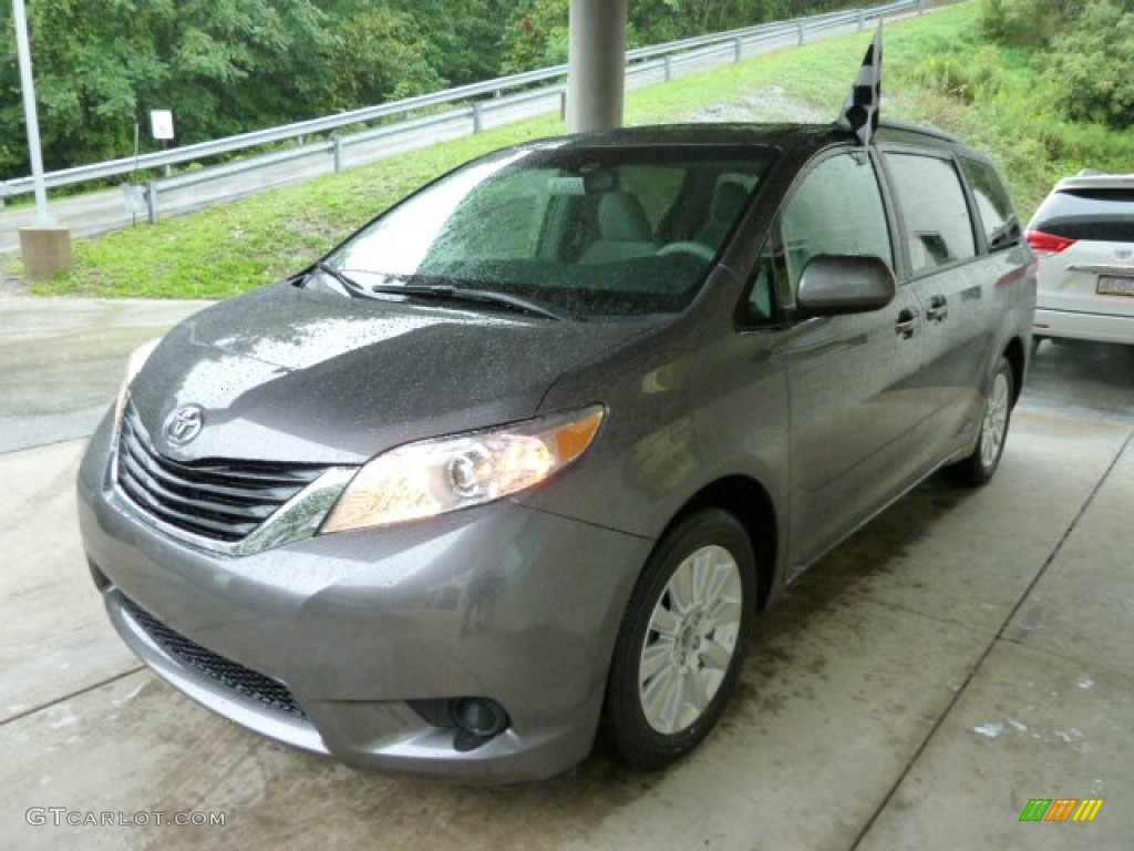 2011 Sienna LE AWD - Predawn Gray Mica / Light Gray photo #5