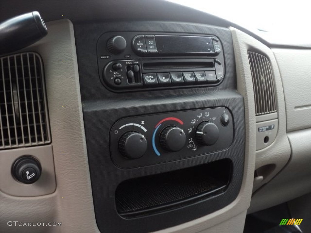 2005 Dodge Ram 2500 ST Regular Cab 4x4 Audio System Photo #53800688