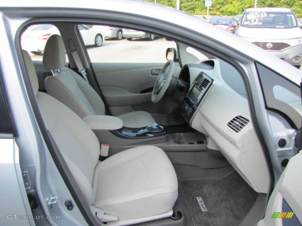 Light Gray Interior 2011 Nissan LEAF SL Photo #53804599