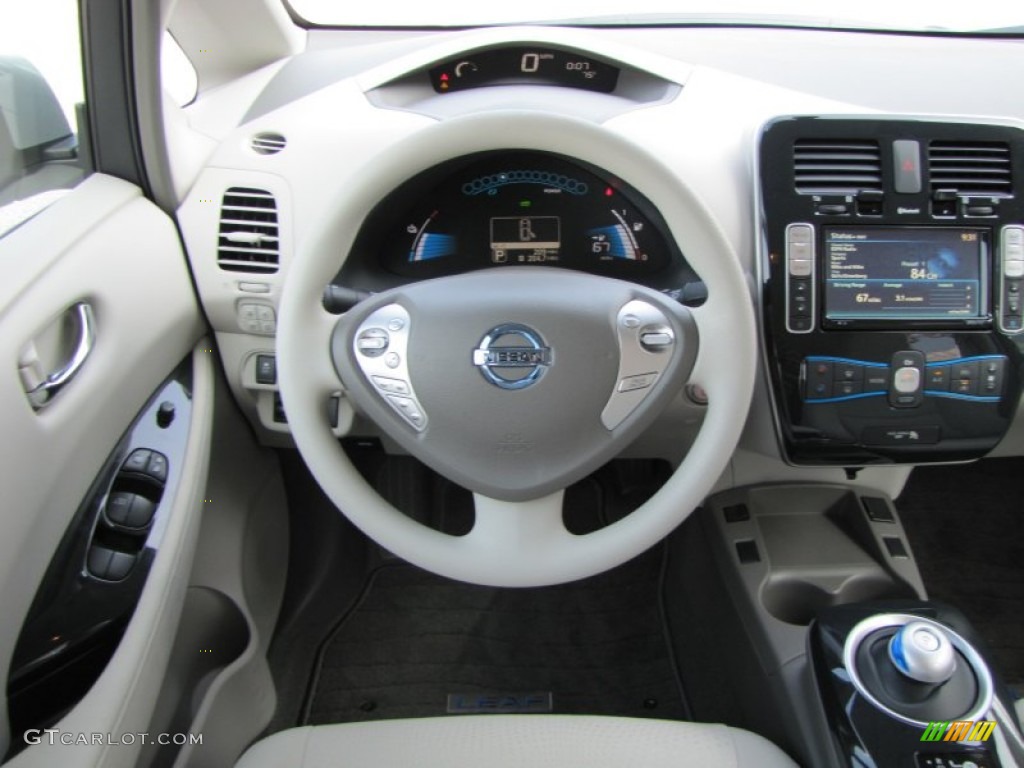 2011 Nissan LEAF SL Controls Photo #53804614