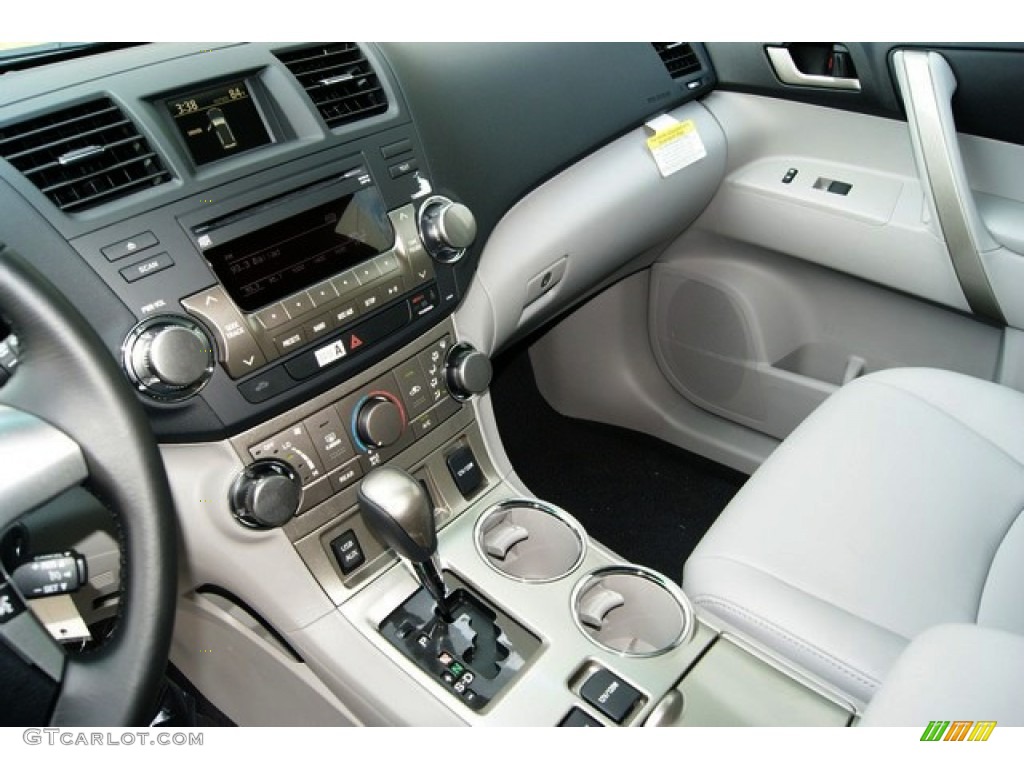 2012 Toyota Highlander SE 4WD Controls Photo #53809753