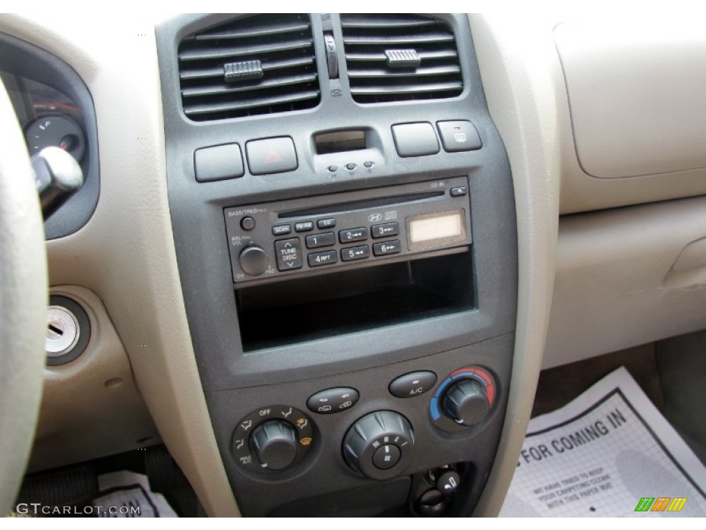 2004 Hyundai Santa Fe Standard Santa Fe Model Controls Photo #53810983
