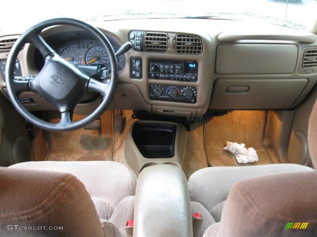 2001 Blazer LT 4x4 - Majestic Red Metallic / Beige photo #12