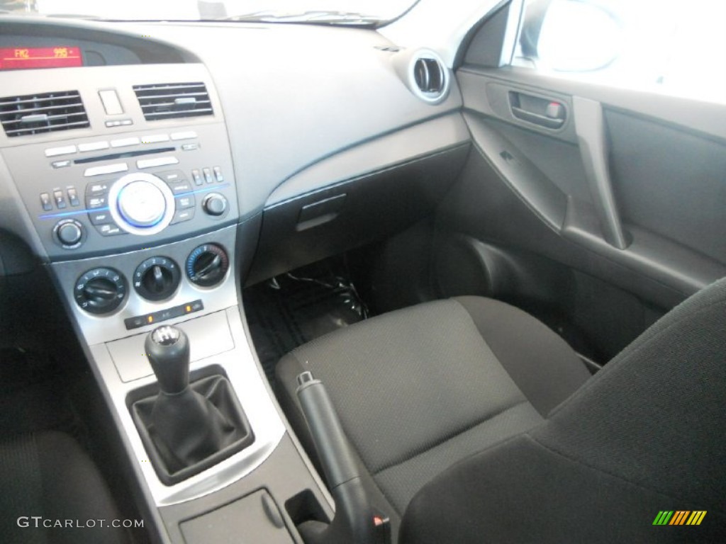 2010 MAZDA3 i SV 4 Door - Crystal White Pearl Mica / Black photo #26