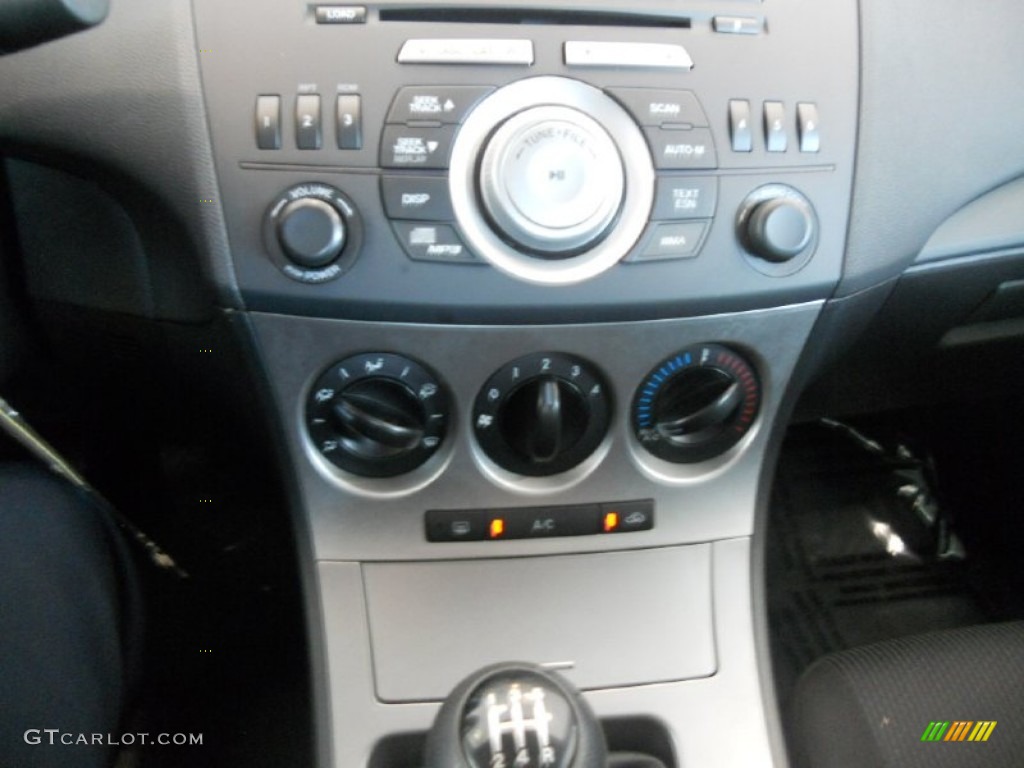 2010 MAZDA3 i SV 4 Door - Crystal White Pearl Mica / Black photo #29