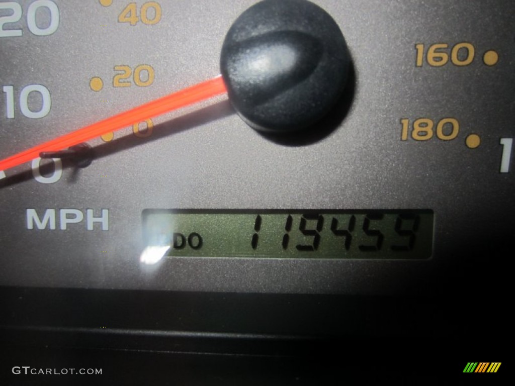 2003 Sequoia SR5 4WD - Silver Sky Metallic / Charcoal photo #36