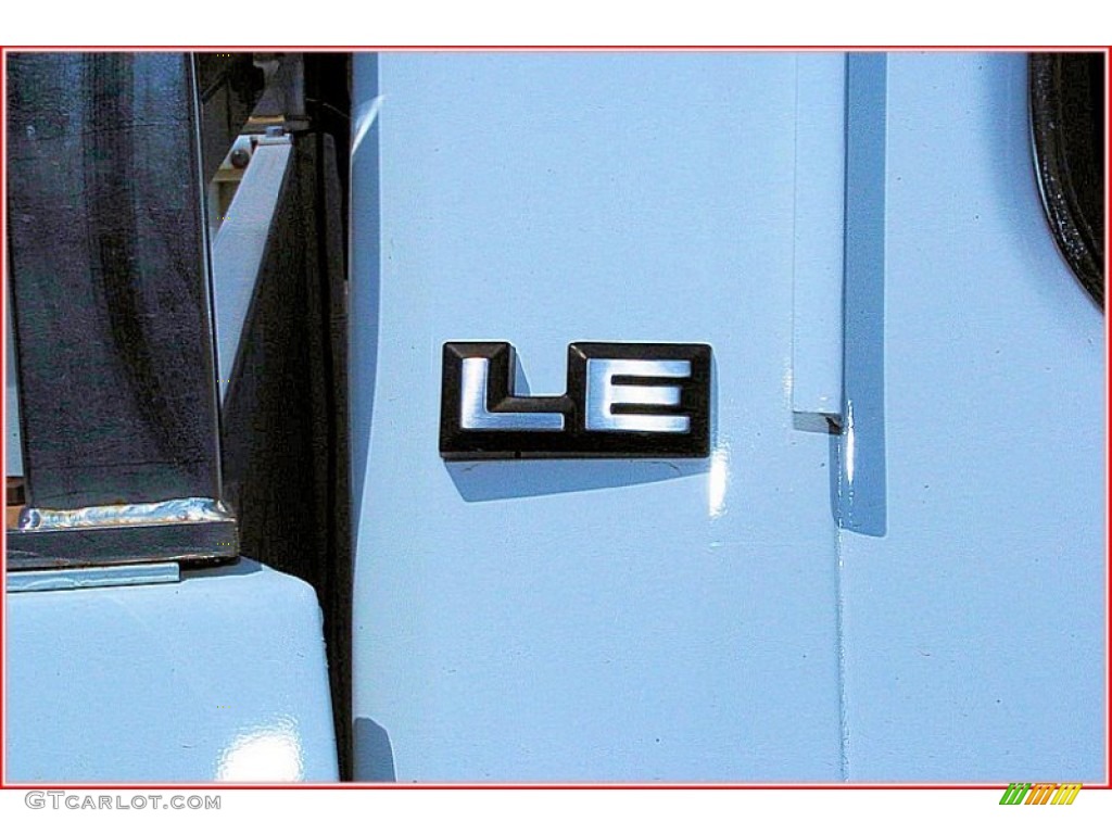 1993 Ram Truck D250 LE Extended Cab - White / Blue photo #8