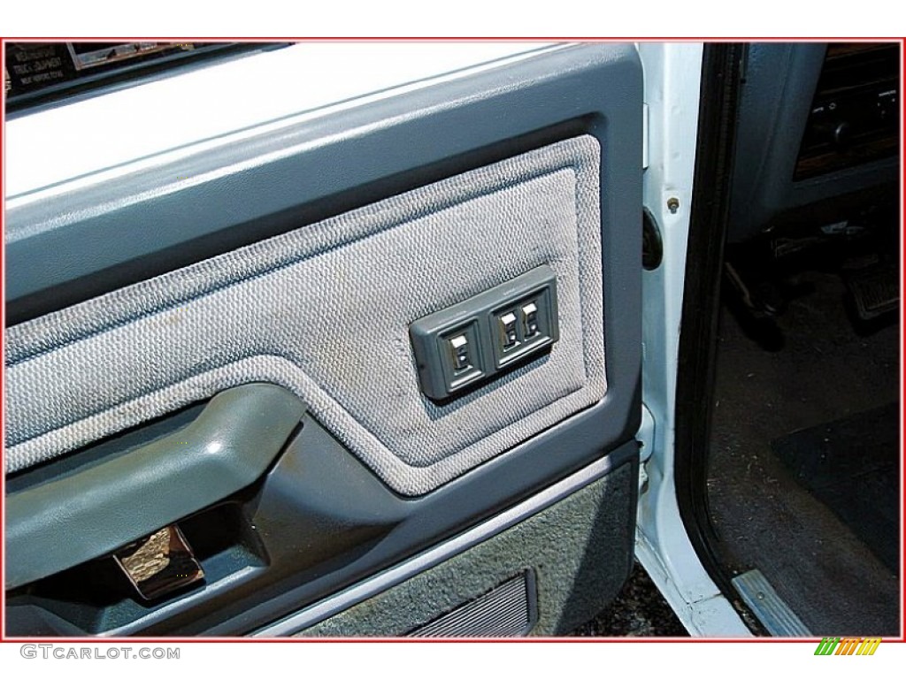 1993 Ram Truck D250 LE Extended Cab - White / Blue photo #14