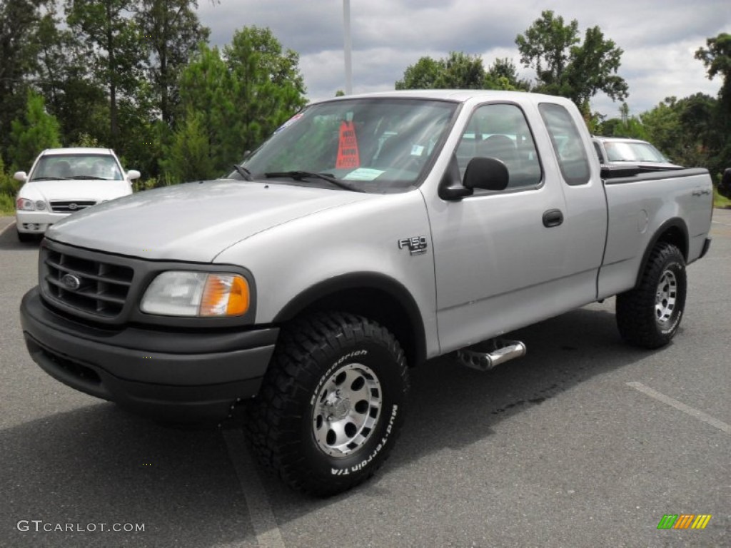 2003 F150 XL SuperCab 4x4 - Silver Metallic / Medium Graphite Grey photo #1