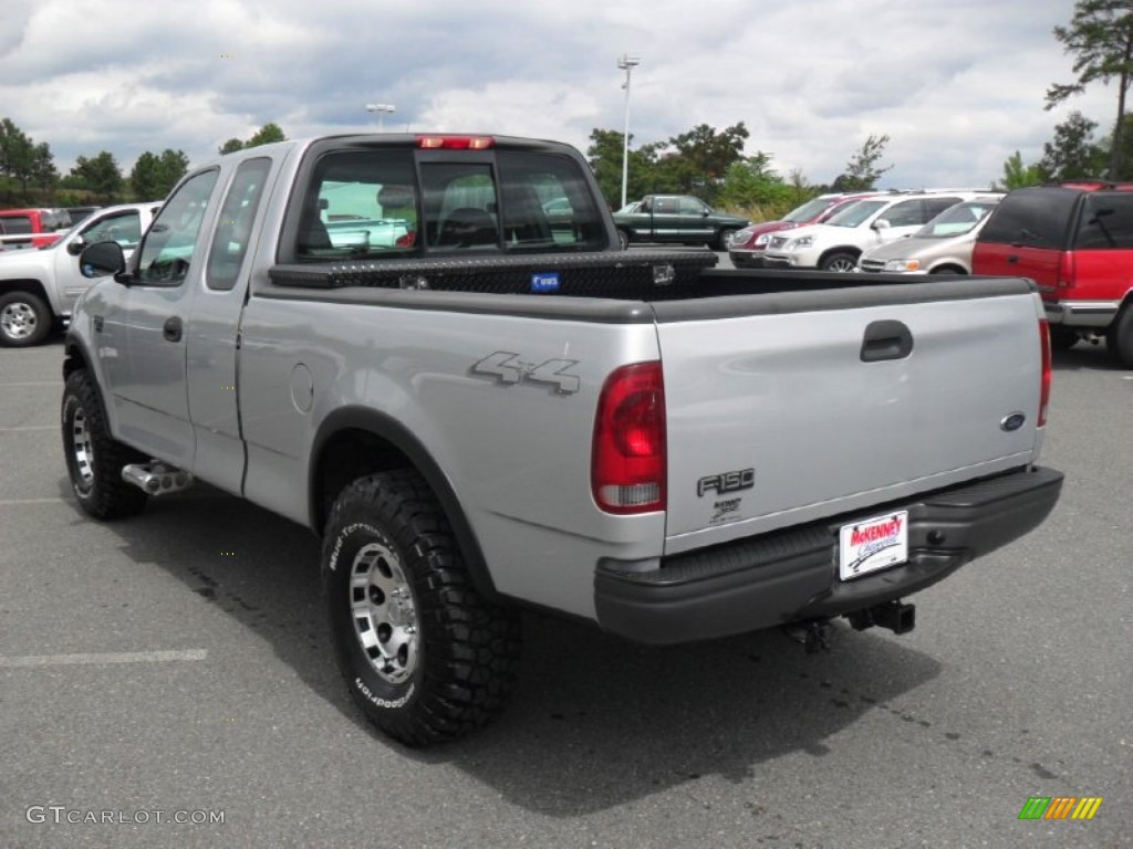 2003 F150 XL SuperCab 4x4 - Silver Metallic / Medium Graphite Grey photo #2