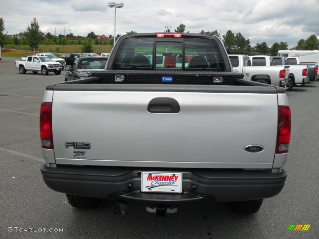 2003 F150 XL SuperCab 4x4 - Silver Metallic / Medium Graphite Grey photo #3