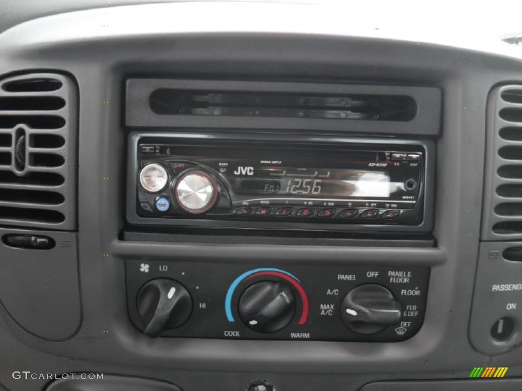 2003 F150 XL SuperCab 4x4 - Silver Metallic / Medium Graphite Grey photo #12