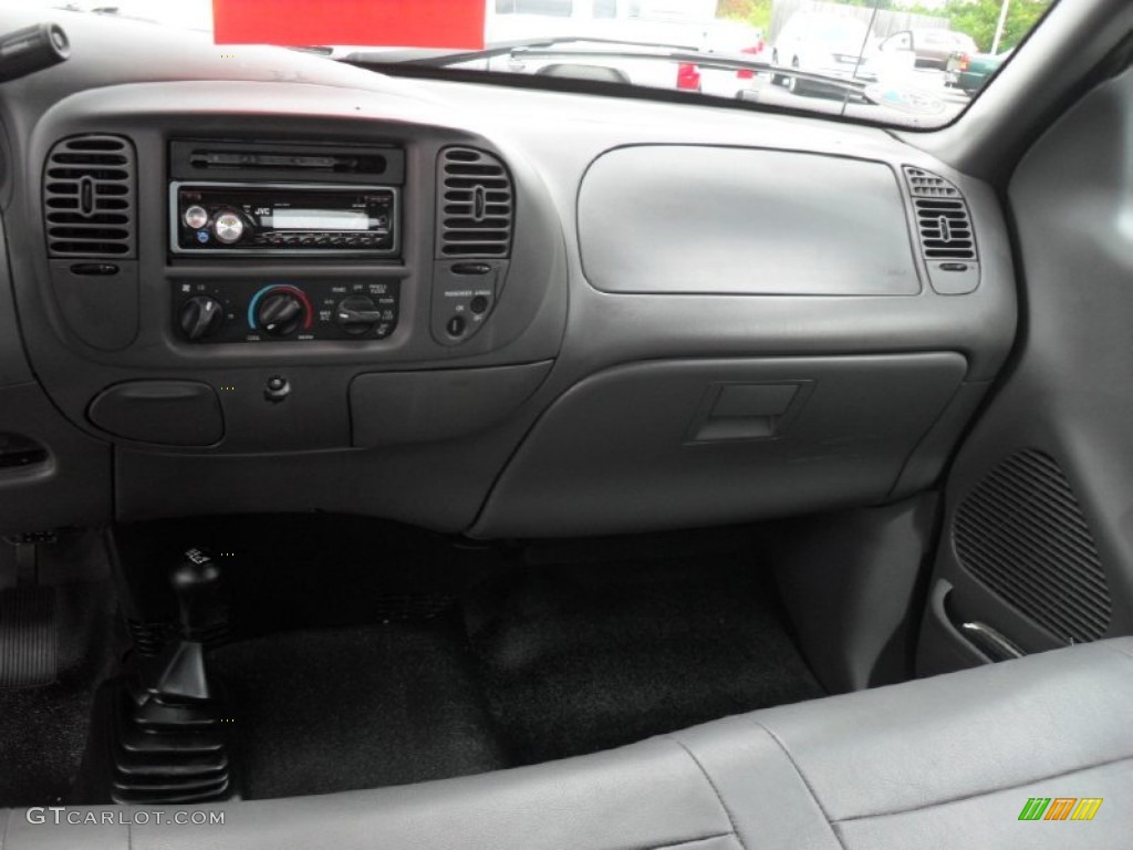 2003 F150 XL SuperCab 4x4 - Silver Metallic / Medium Graphite Grey photo #18