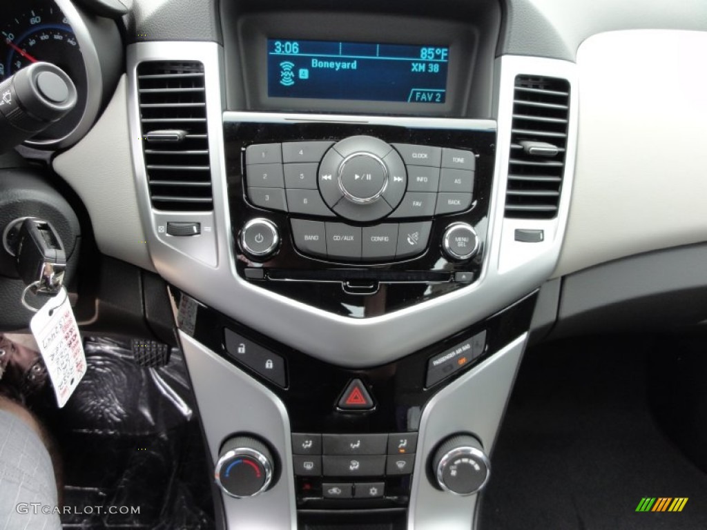 2012 Chevrolet Cruze LS Controls Photo #53838908