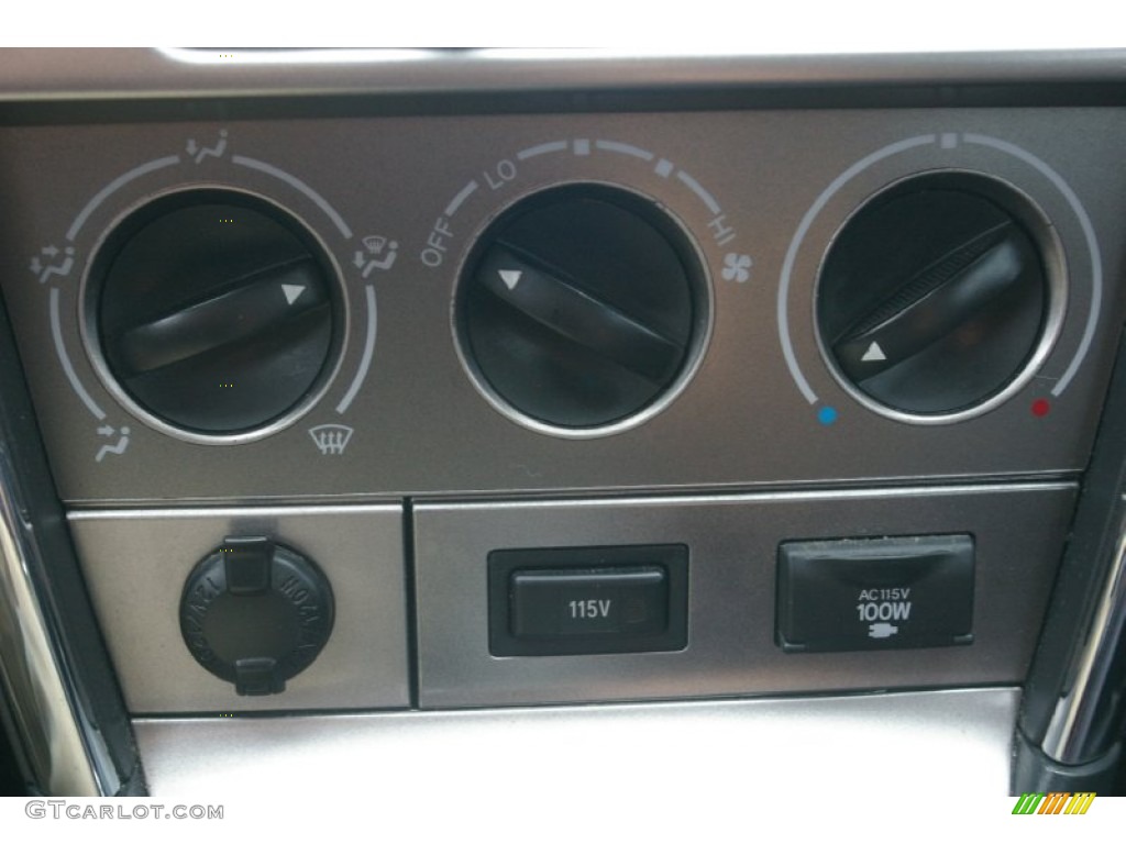2004 Pontiac Vibe AWD Controls Photo #53839616