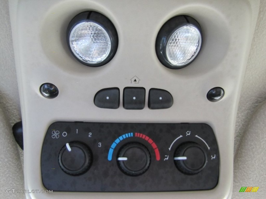 2006 Chevrolet Suburban LS 1500 4x4 Controls Photos