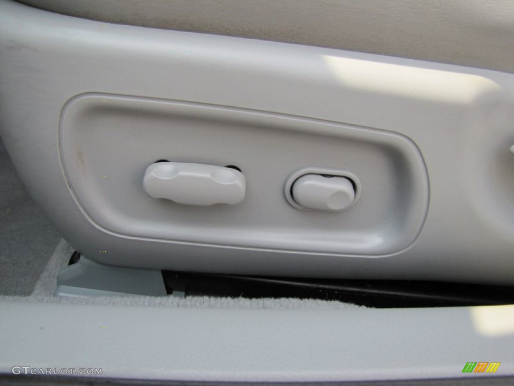 2005 Buick LaCrosse CXS Controls Photo #53841520