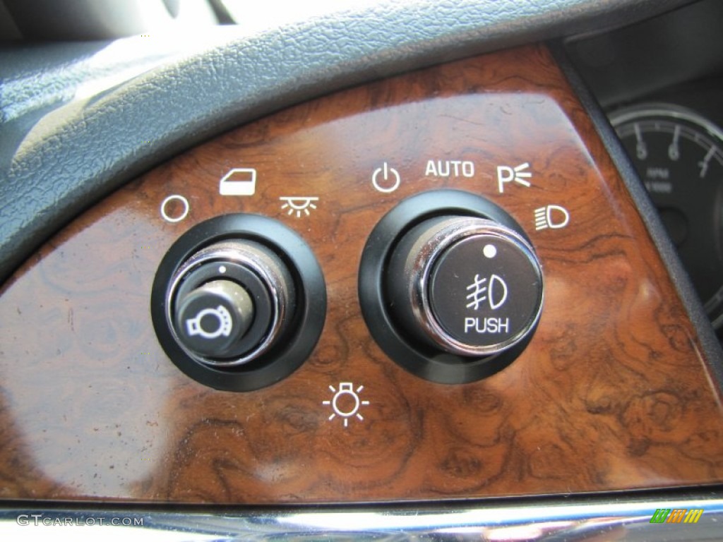 2005 Buick LaCrosse CXS Controls Photo #53841534