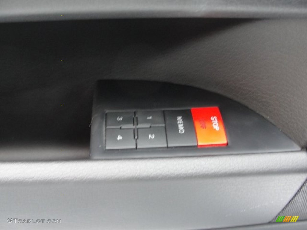 2004 Audi S4 4.2 quattro Sedan Controls Photo #53842047