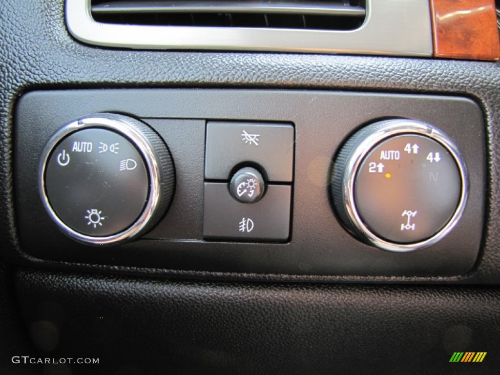 2008 Chevrolet Suburban 1500 LT 4x4 Controls Photo #53842152