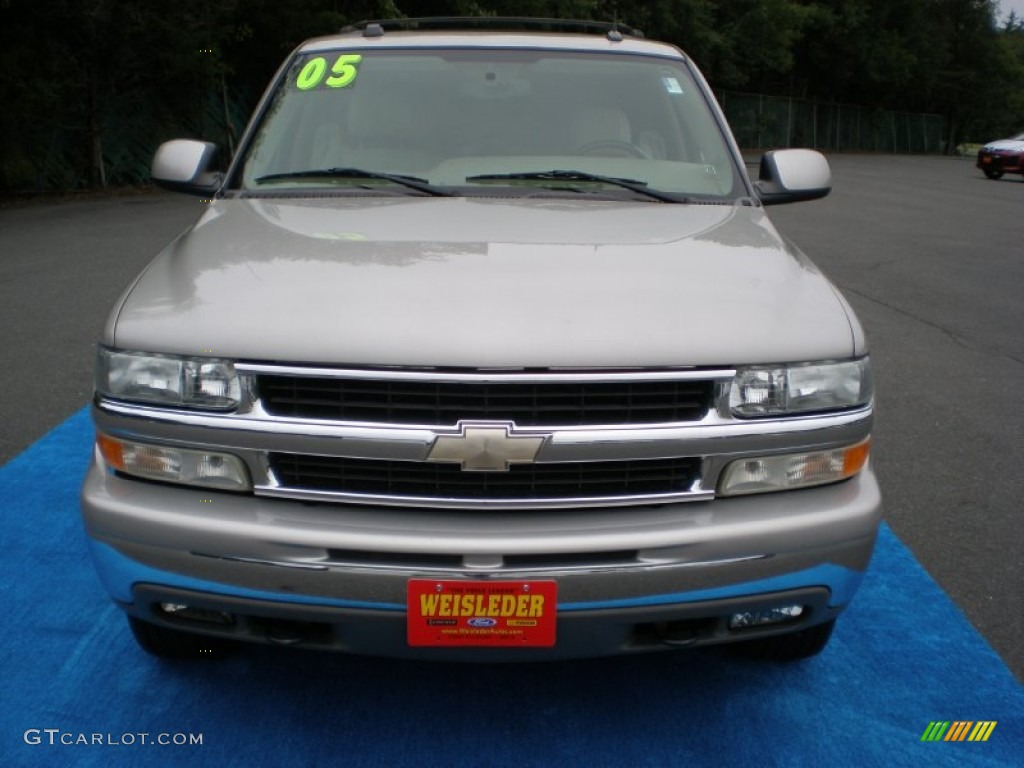 2005 Suburban 1500 LT 4x4 - Sandstone Metallic / Tan/Neutral photo #4