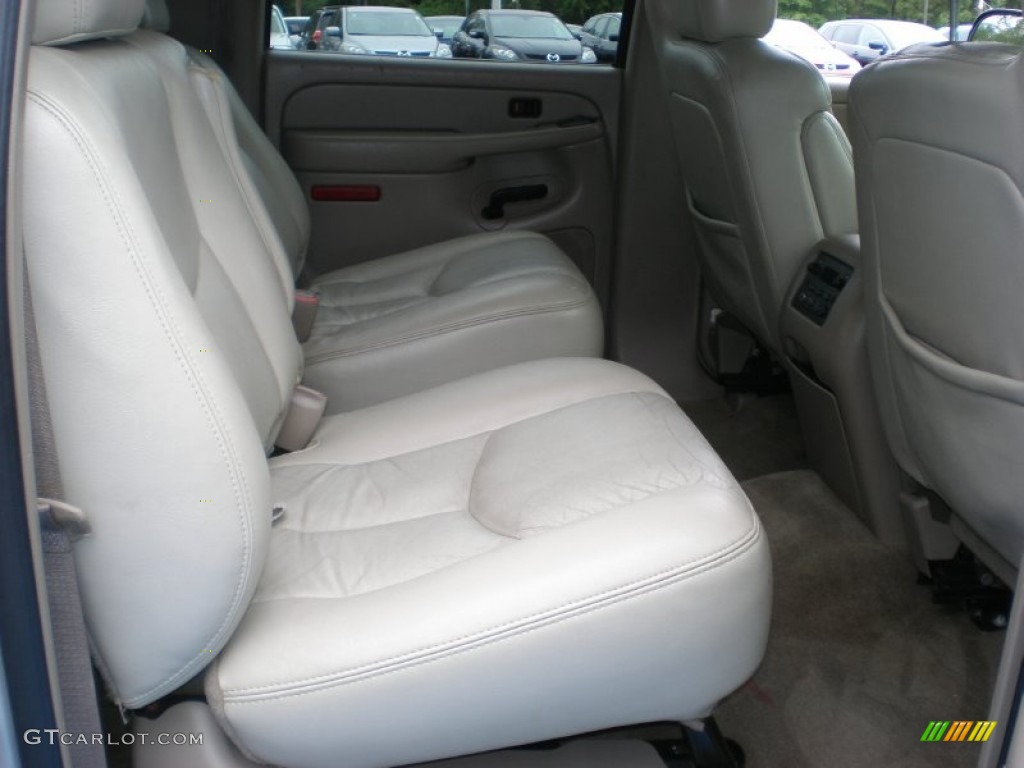 2005 Suburban 1500 LT 4x4 - Sandstone Metallic / Tan/Neutral photo #24