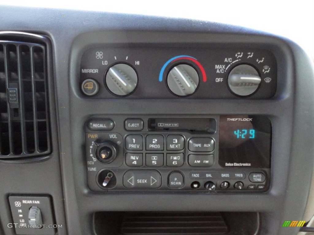 1999 Chevrolet Express 1500 Passenger Conversion Van Audio System Photo #53851164