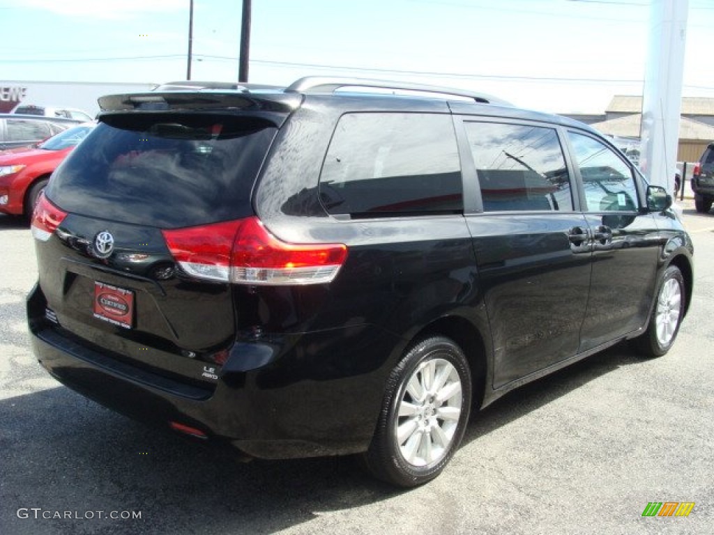 2011 Sienna LE AWD - Black / Light Gray photo #4