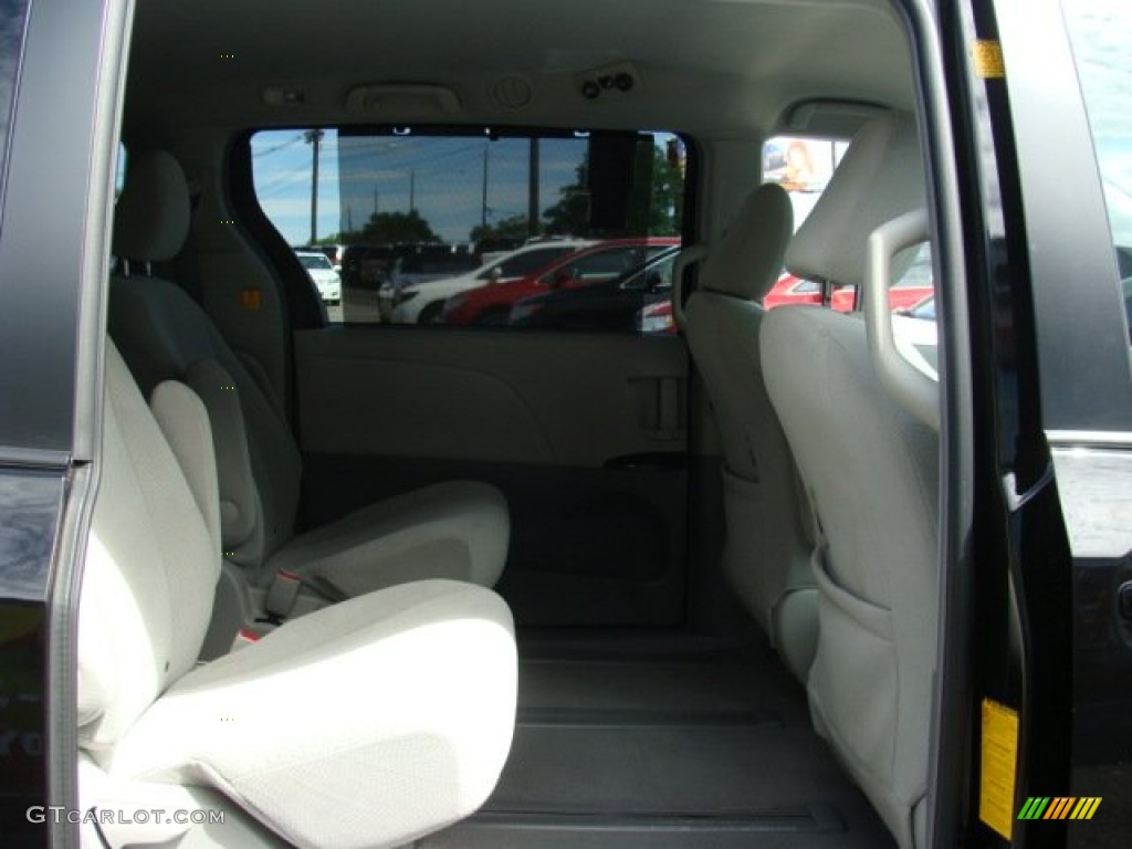 2011 Sienna LE AWD - Black / Light Gray photo #12