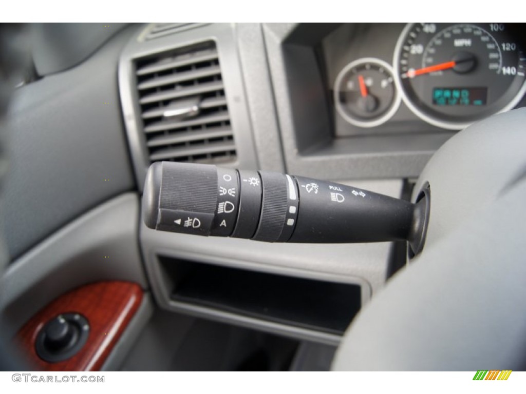 2005 Jeep Grand Cherokee Limited Controls Photo #53855121