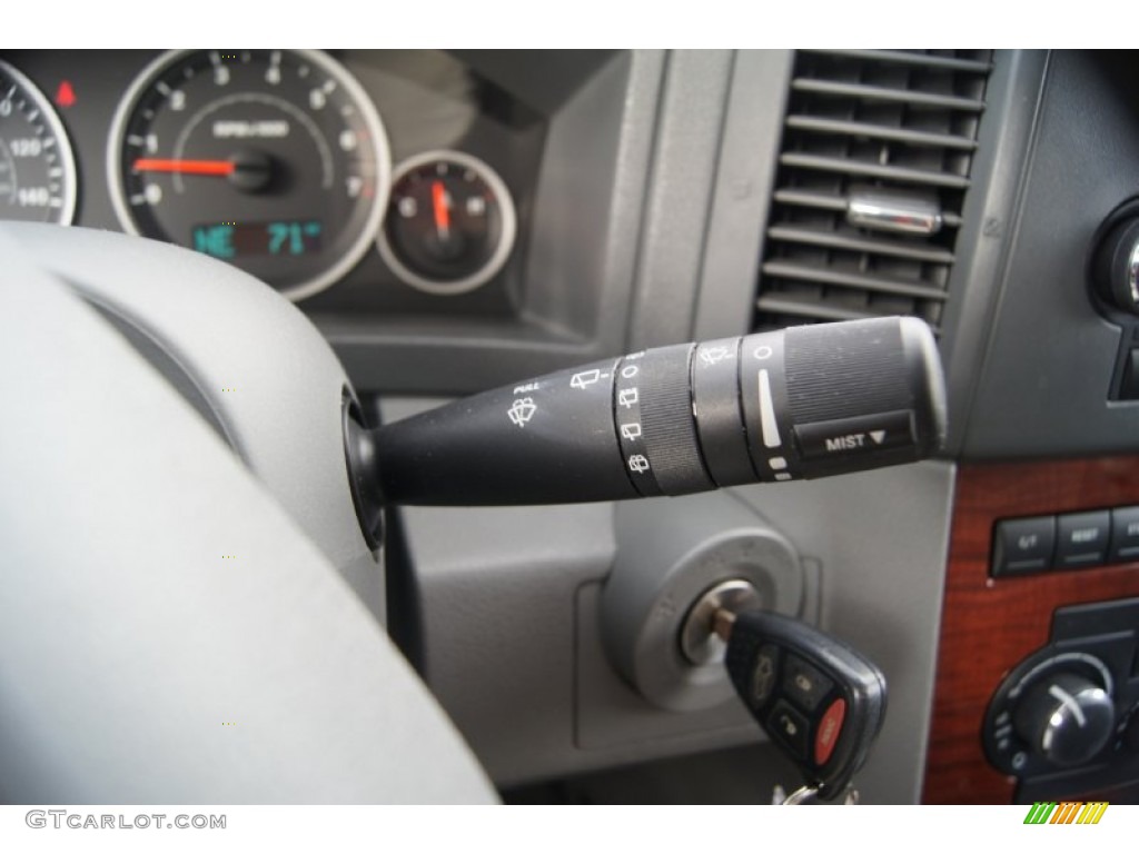 2005 Jeep Grand Cherokee Limited Controls Photo #53855133