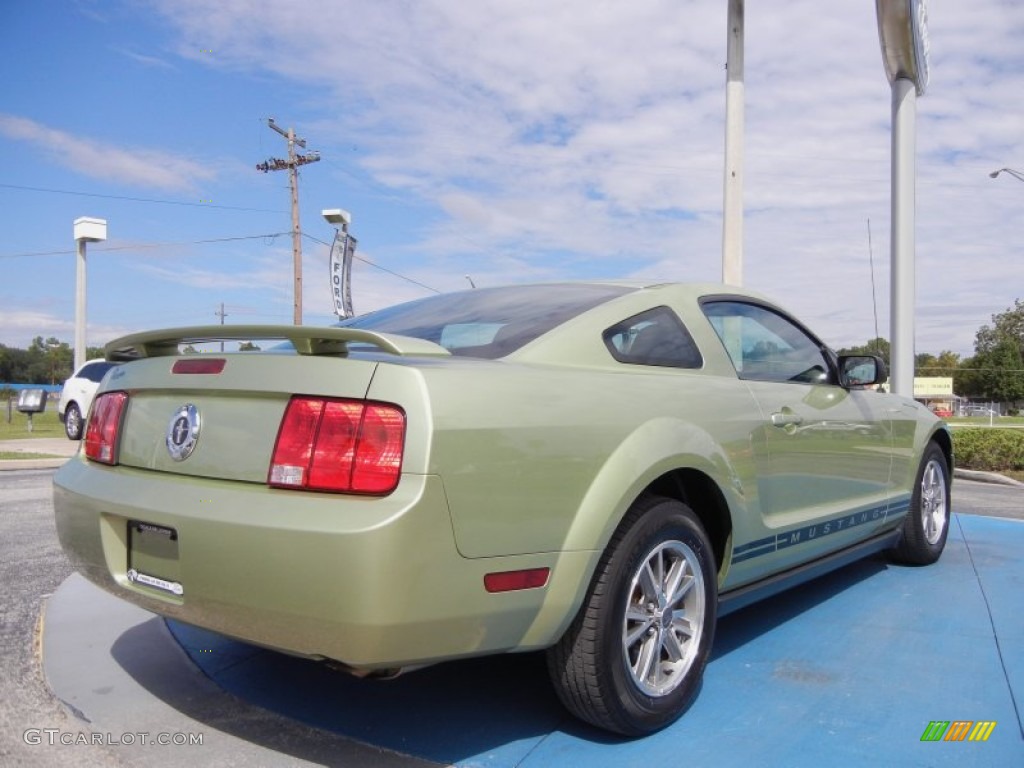 2005 Mustang V6 Deluxe Coupe - Legend Lime Metallic / Dark Charcoal photo #5