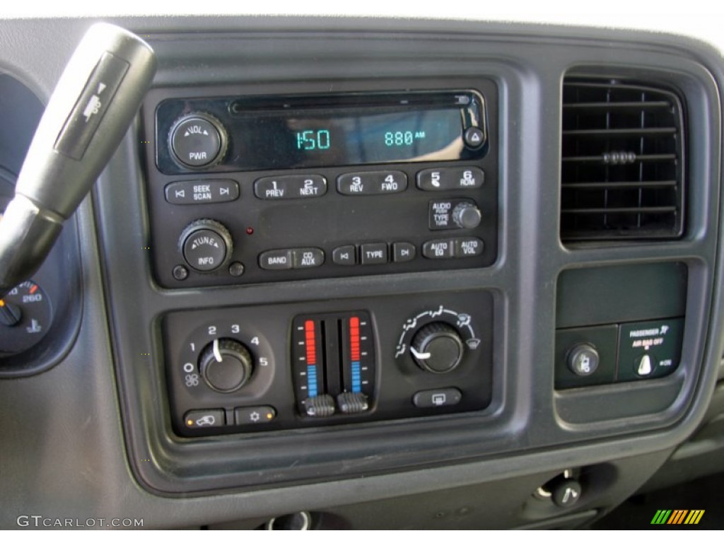 2006 GMC Sierra 2500HD SLE Extended Cab 4x4 Audio System Photo #53858281