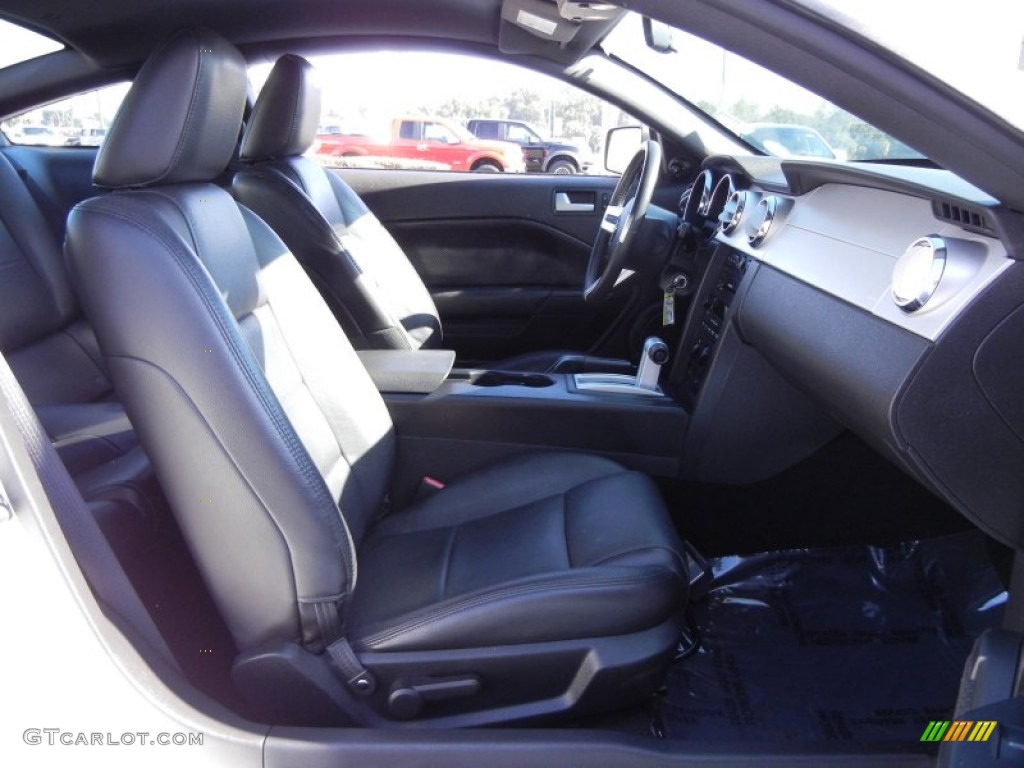 2006 Mustang V6 Premium Coupe - Performance White / Dark Charcoal photo #14