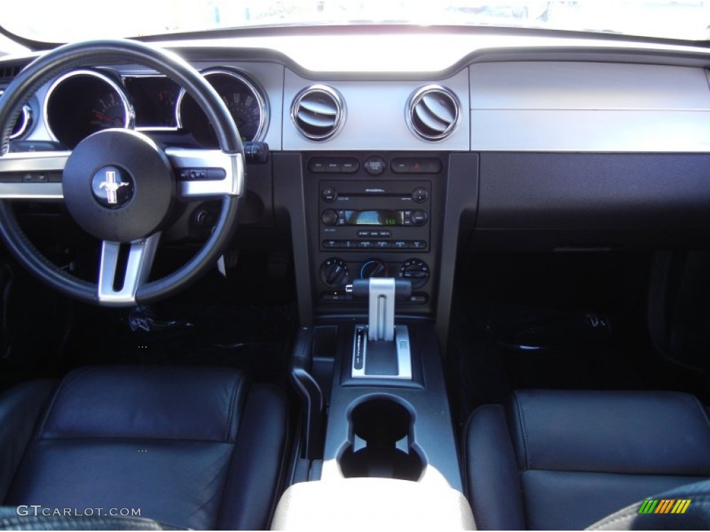 2006 Mustang V6 Premium Coupe - Performance White / Dark Charcoal photo #17