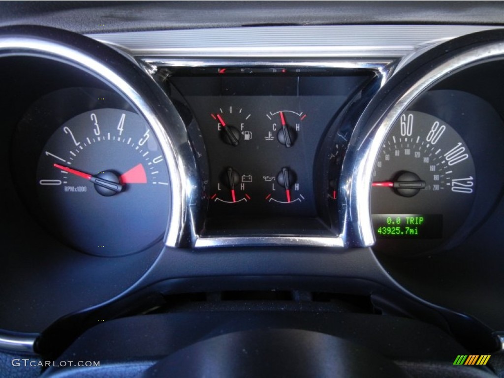 2006 Mustang V6 Premium Coupe - Performance White / Dark Charcoal photo #19