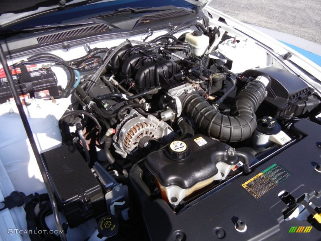 2006 Mustang V6 Premium Coupe - Performance White / Dark Charcoal photo #24