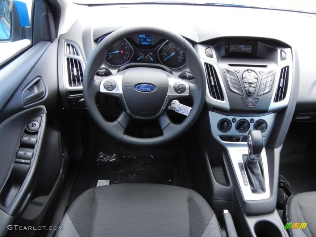 2012 Ford Focus SE SFE Sedan Charcoal Black Dashboard Photo #53861722
