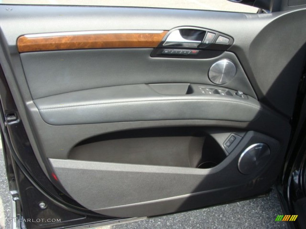 2009 Audi Q7 4.2 Prestige quattro Door Panel Photos